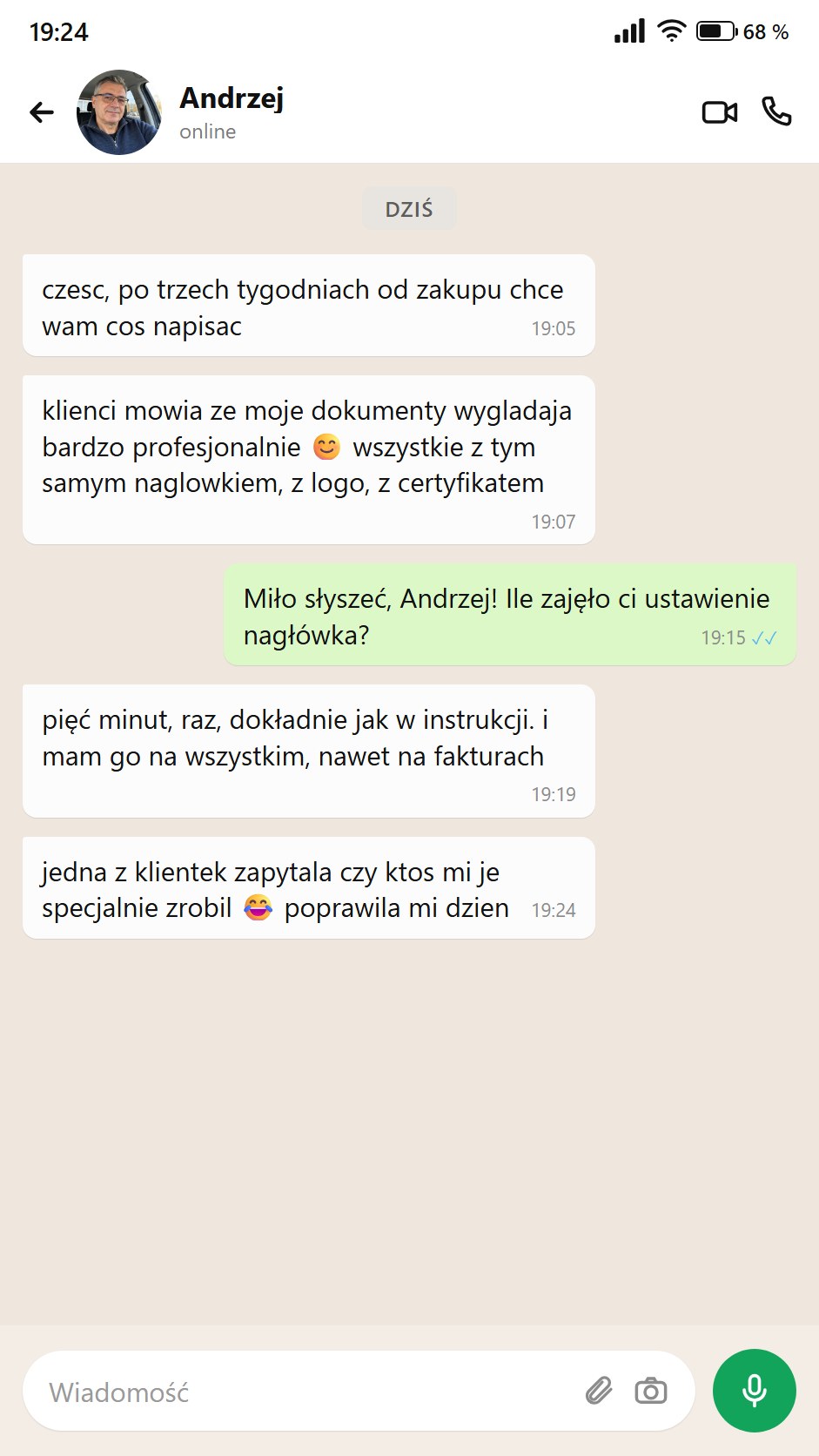 Psycholog opowiada, że klienci chwalą dokumenty z tym samym nagłówkiem